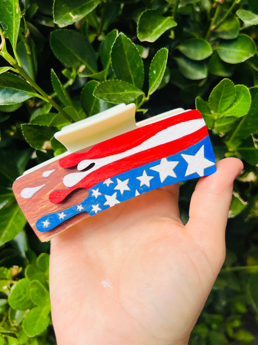 Flag wooden claw clip